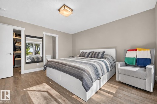 8922 77 Avenue Nw, Edmonton, AB 