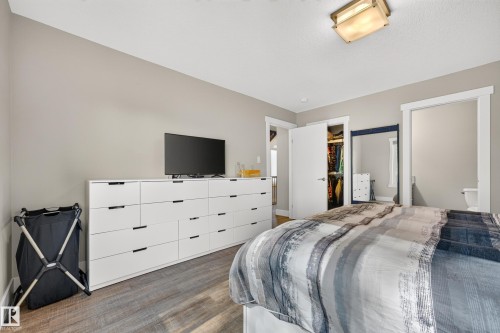 8922 77 Avenue Nw, Edmonton, AB 