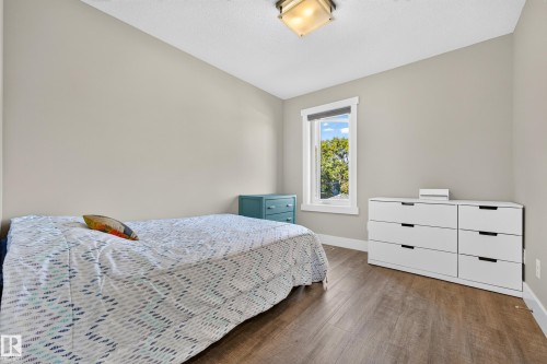 8922 77 Avenue Nw, Edmonton, AB 