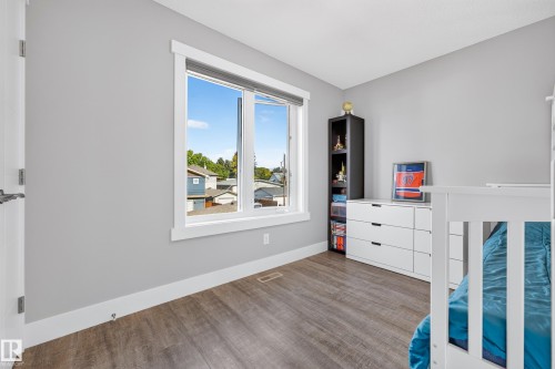 8922 77 Avenue Nw, Edmonton, AB 