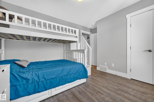 8922 77 Avenue Nw, Edmonton, AB 