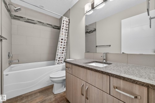 8922 77 Avenue Nw, Edmonton, AB 