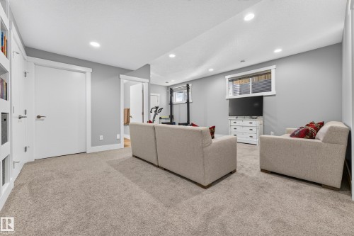8922 77 Avenue Nw, Edmonton, AB 