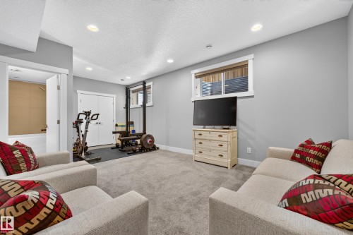 8922 77 Avenue Nw, Edmonton, AB 