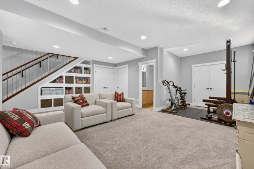 8922 77 Avenue Nw, Edmonton, AB 