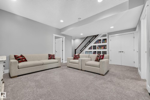 8922 77 Avenue Nw, Edmonton, AB 