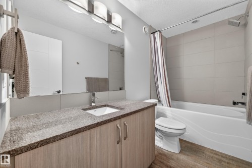 8922 77 Avenue Nw, Edmonton, AB 