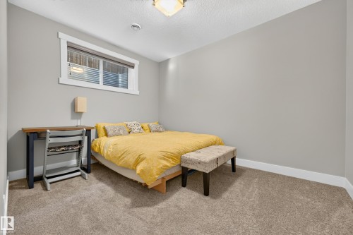 8922 77 Avenue Nw, Edmonton, AB 