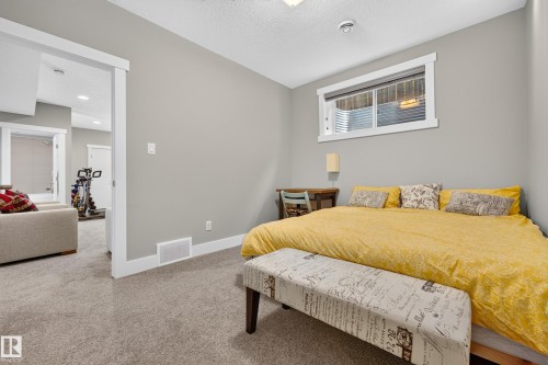 8922 77 Avenue Nw, Edmonton, AB 