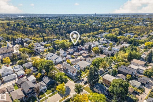 8922 77 Avenue Nw, Edmonton, AB 
