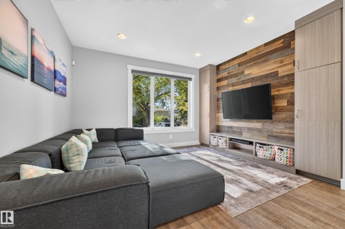 8922 77 Avenue Nw, Edmonton, AB 