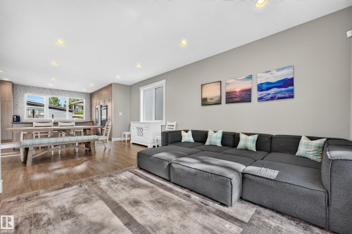 8922 77 Avenue Nw, Edmonton, AB 