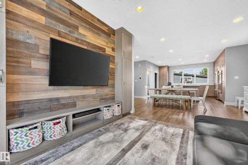 8922 77 Avenue Nw, Edmonton, AB 