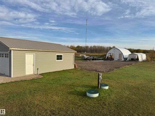 Detached garage with horizontal siding and a metal roof - 20120 Twp Rd 515, Rural Beaver County, AB 