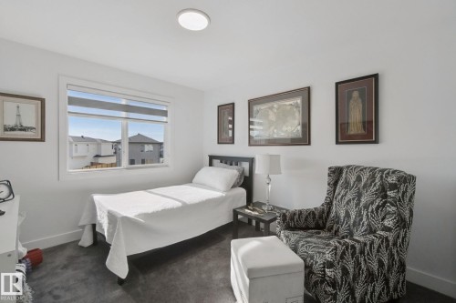 White walls with gray carpeting, featuring a window with horizontal blinds - 153 Cavanagh Common Sw, Edmonton, AB 