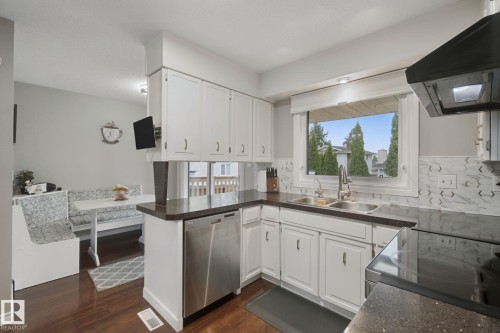 18525 86A Avenue Nw, Edmonton, AB 