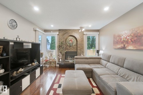 18525 86A Avenue Nw, Edmonton, AB 