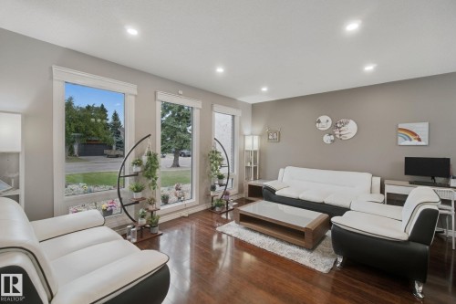 18525 86A Avenue Nw, Edmonton, AB 