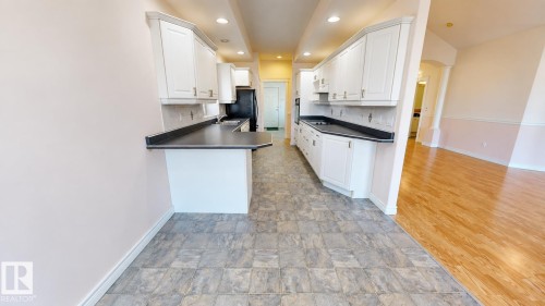 #323 Ravine Villas, Leduc, AB 