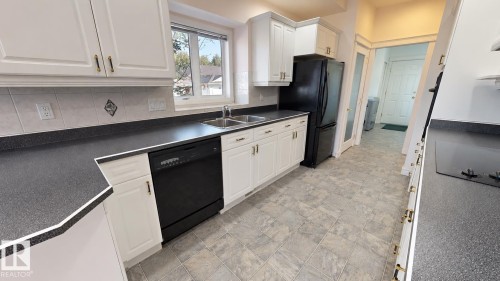 #323 Ravine Villas, Leduc, AB 