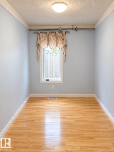 Recessed window with white trim, wood-finish flooring, and overhead flush-mount lighting - 18929 99A Avenue Nw, Edmonton, AB 