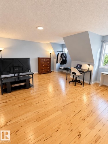 Hardwood flooring throughout, recessed ceiling lighting, sloped ceiling architectural elements, built-in window, and natural light - 18929 99A Avenue Nw, Edmonton, AB 