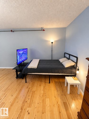 Hardwood flooring throughout - 18929 99A Avenue Nw, Edmonton, AB 