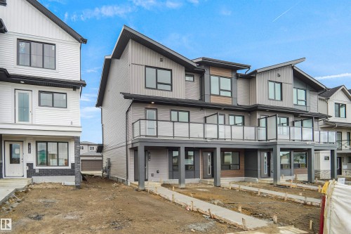 2718 Alces Way SW  Edmonton, AB T6X 3L5