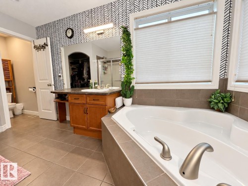 8431 Sloane Crescent Nw, Edmonton, AB 