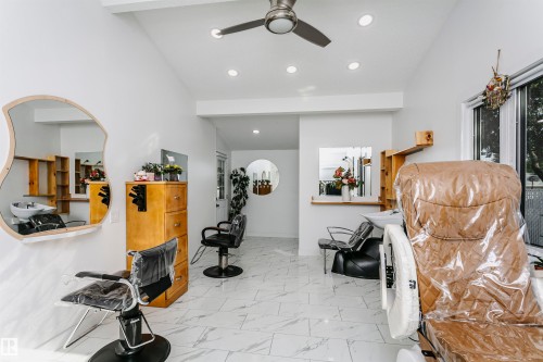 Vaulted ceilings with recessed lighting - 7204 92B Avenue Nw, Edmonton, AB 