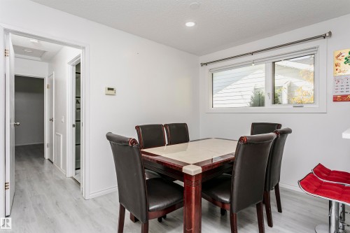 Recessed ceiling lighting, wood-finish flooring, white trim, and a window with roller blinds - 7204 92B Avenue Nw, Edmonton, AB 