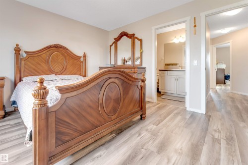 2870 Maple Way Nw, Edmonton, AB 