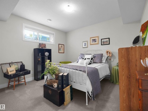 Neutral wall color, wall-to-wall carpeting, and a window with blinds - 904 Wood Place Nw, Edmonton, AB 