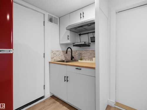 Flex room at the back of the home. - 1704 Keene Crescent Sw, Edmonton, AB 