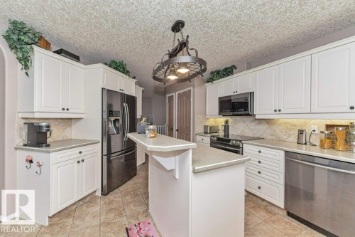 16532 75 Street Nw, Edmonton, AB 