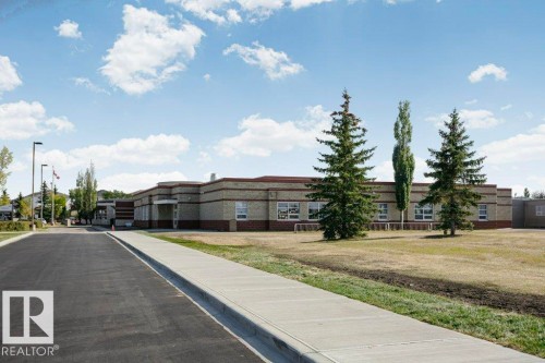 16532 75 Street Nw, Edmonton, AB 