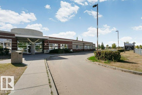 16532 75 Street Nw, Edmonton, AB 