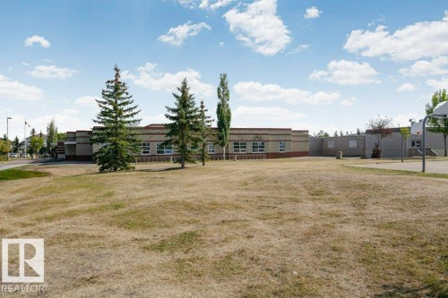 16532 75 Street Nw, Edmonton, AB 