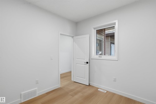 8510 223A Street Nw, Edmonton, AB 