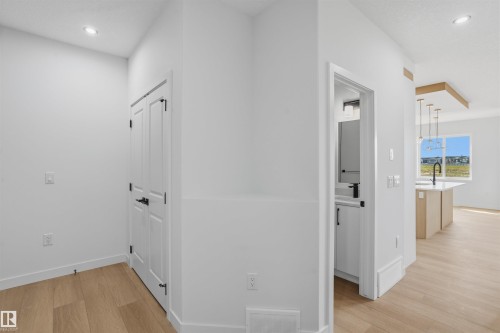8510 223A Street Nw, Edmonton, AB 