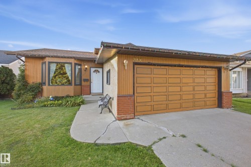 9936 190 Street NW  Edmonton, AB T5T 3X3