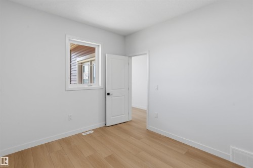 8506 223A Street Nw, Edmonton, AB 