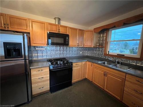 144 Forest Avenue, Port Colborne, ON - Indoor Photo Showing Kitchen With Double Sink