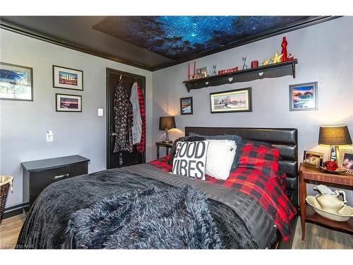 11803 Sideroad 18, Wainfleet, ON - Indoor Photo Showing Bedroom