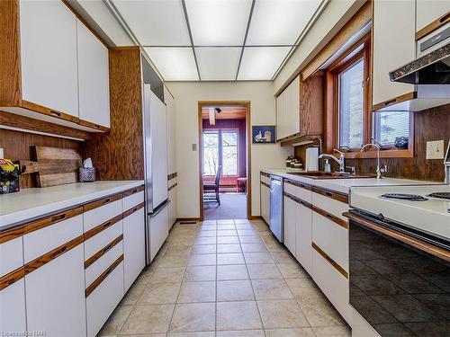 10201 Camelot Drive, Wainfleet, ON - Indoor Photo Showing Kitchen