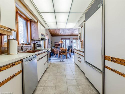 10201 Camelot Drive, Wainfleet, ON - Indoor Photo Showing Kitchen