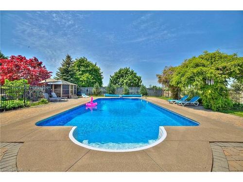 717 Metler Road, Fenwick, ON - Outdoor With In Ground Pool With Backyard