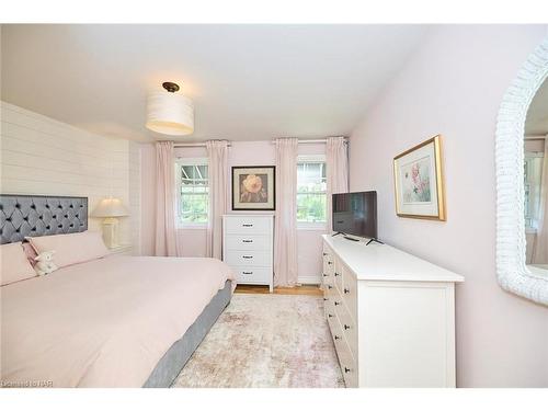 717 Metler Road, Fenwick, ON - Indoor Photo Showing Bedroom