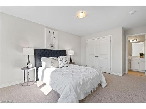7101 Parsa Street, Niagara Falls, ON - Indoor Photo Showing Bedroom