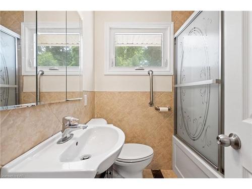 752 Four Mile Creek Road, Niagara-On-The-Lake, ON - Indoor Photo Showing Bathroom